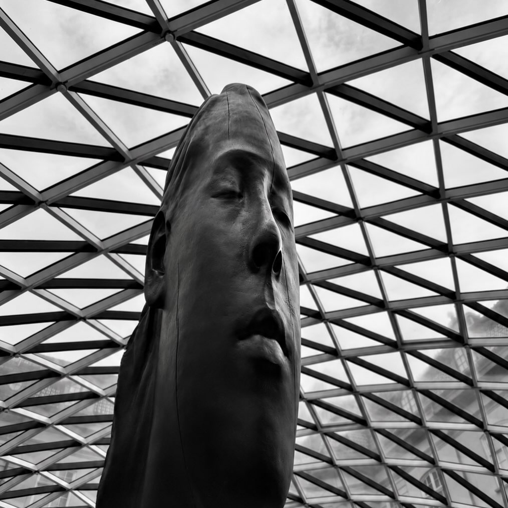 First day in Copenhagen — a drink beneath this incredible dome @villacph contemplating the beautiful Julia by Jaume Plensa. A perfect start. 🖤

#copenhagen #sculpture #JaumePlensa #blackandwhitephotography #inspiration