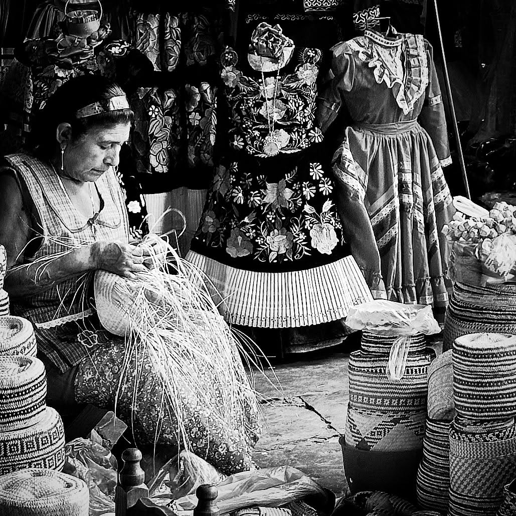 La Tejedora 
.
.
.
.
.
#oaxaca #blackandwhitephotography #photography #beauty #artisan #mexico #picoftheday #instagood
