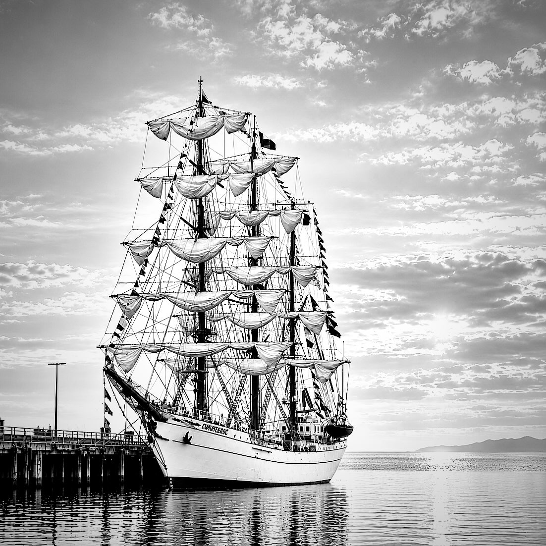 There is something quite emotional about seeing the Buque Escuela Cuauhtémoc sail into Victoria — a piece of Mexico arriving in the city I have called home for so many years. 🇲🇽⚓️🇨🇦

She takes her name from Cuauhtémoc, the last Aztec emperor, remembered for his courage, tenacity and determination in defending his people.

And somehow, seeing her here today, September 15 — on the eve of Mexican Independence and the night of El Grito — feels even more meaningful.

For me, she represents something beautifully simple: Mexico meeting Canada. My roots meeting my home.

And perhaps a reminder that no matter how far we travel, or how long we have been away, we always carry a piece of where we came from.

¡Viva México! 🇲🇽

#yyj #mexico #cuauhtémoc #blackandwhite #apieceofmexicoishere